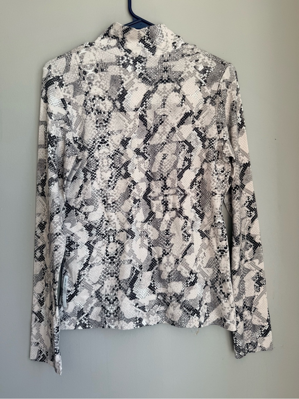MARCCAIN SPORTS Mock Neck Long Sleeve Top (medium)(new) - Picture 4 of 4